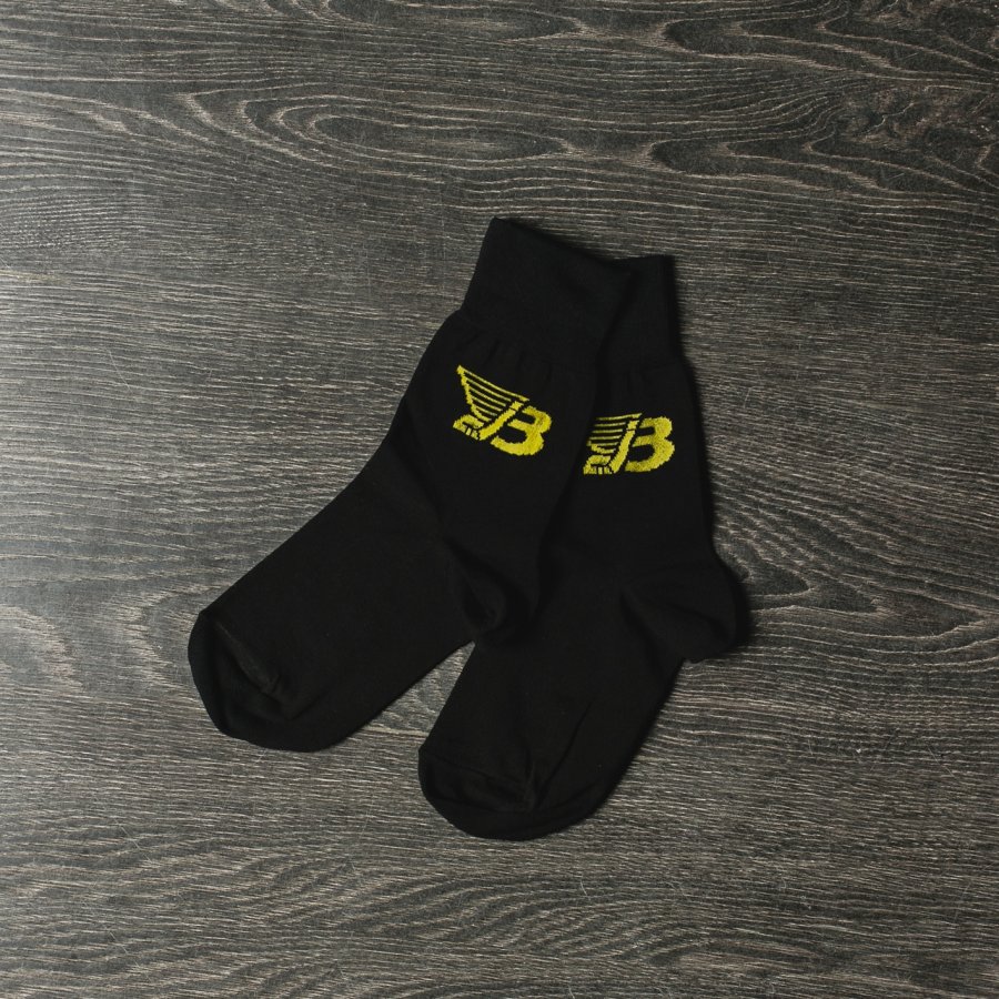 Носки «Водник» Функциональный сувенир для северных болельщиков и болельщиц — черные носки с ярким логотип родного «Водника». Просто и лаконично.

Материал: 80% — хлопок, 17% — полиамид, 3% — эластан.
