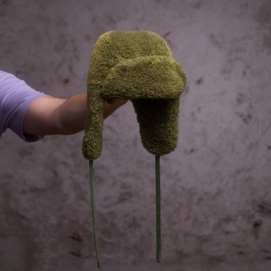 Шапка Ушанка Шапка ушанка, спасение от поморских морозов.

Мех: 50% овечья шерсть, 50% лавсан. Подклад: замша на скубе 100% п/э. Завязки к ушанке 100% хлопок.